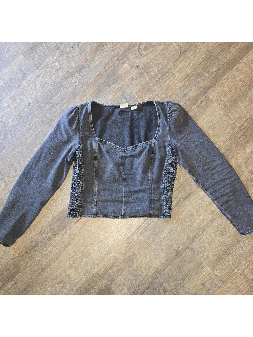 Levi S Women's Black and Grey Crop-top